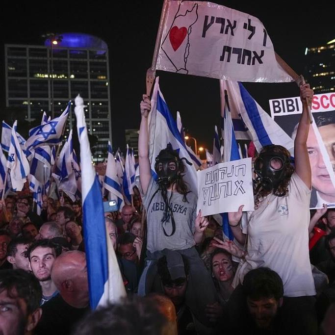 Israeli ministers approve bill on $270,000 gift to Netanyahu